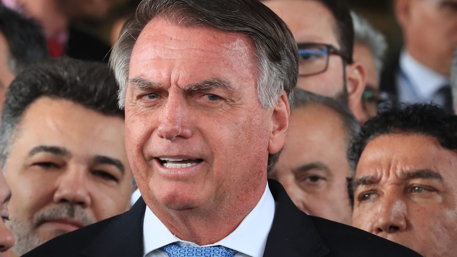 Moraes autoriza defesa de Bolsonaro a acompanhar depoimento sobre arma