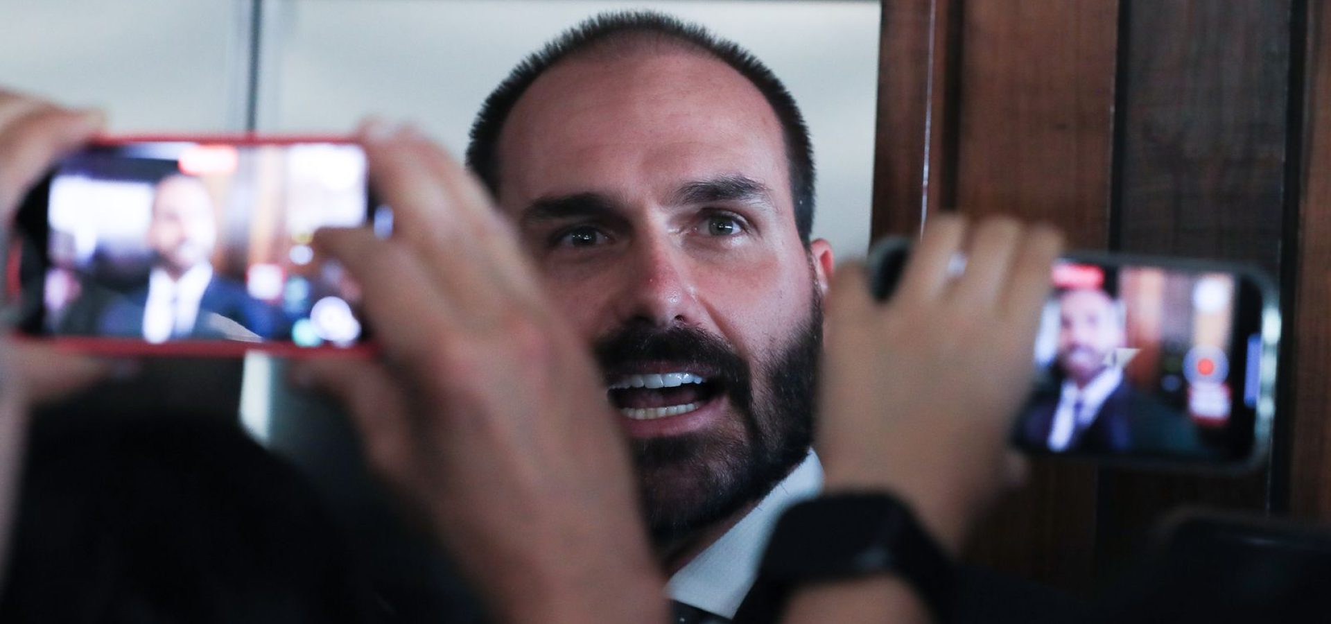 Motta notifica Eduardo Bolsonaro sobre processo de perda do mandato