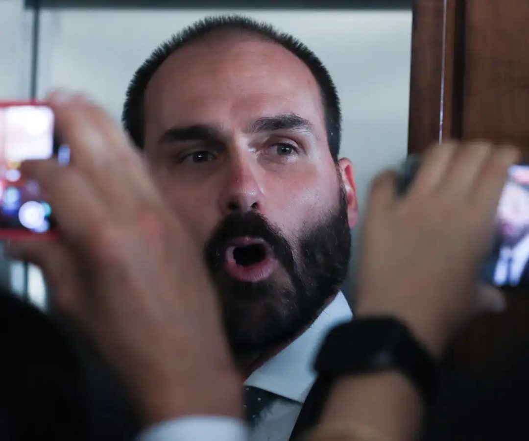Eduardo Bolsonaro consta em lista de pena pendente de cumprimento