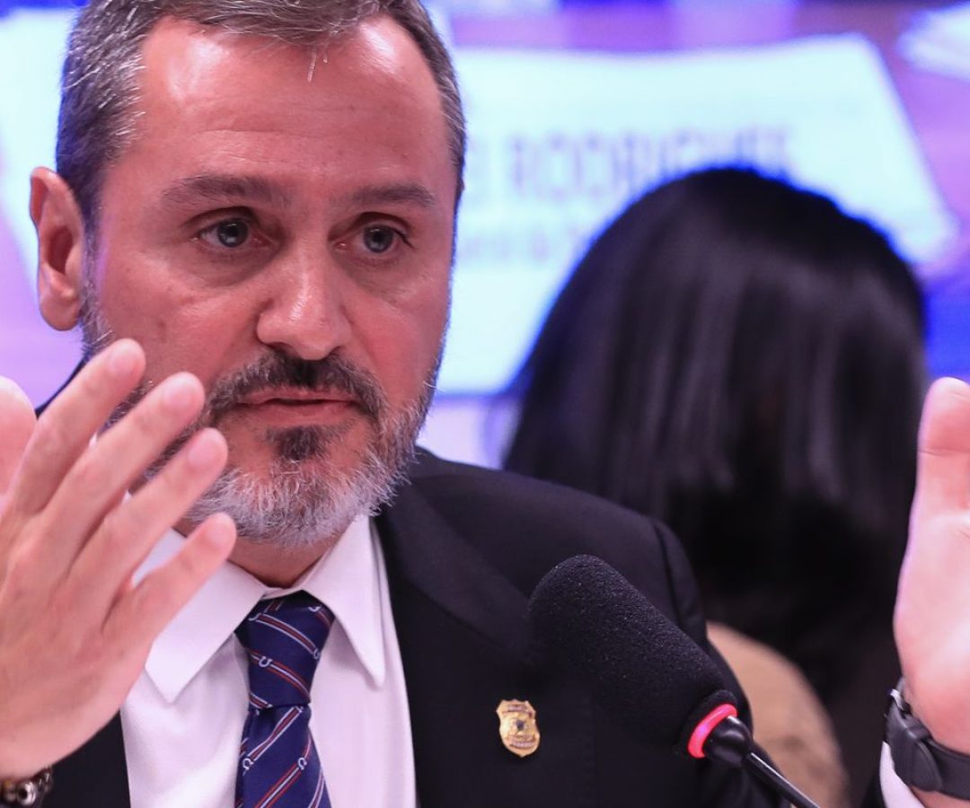 Polícia Federal retira credenciais de agente de imigração dos EUA