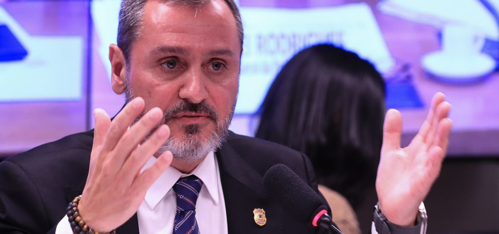 Polícia Federal retira credenciais de agente de imigração dos EUA