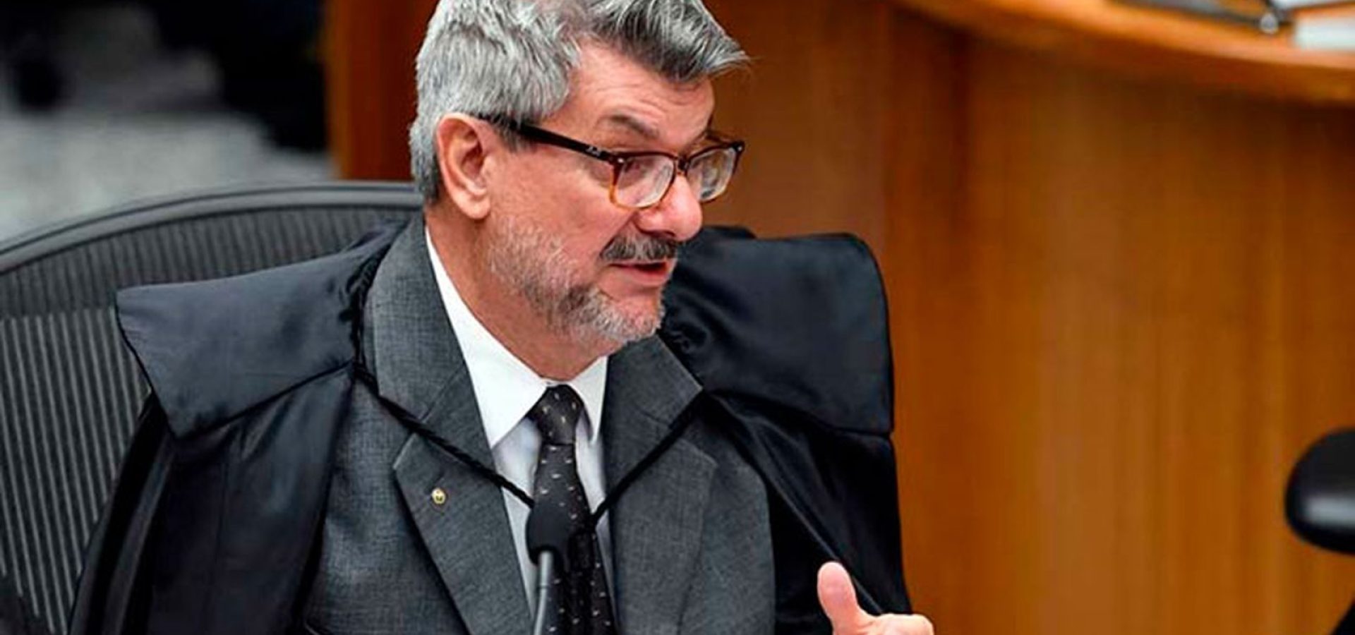 AGU pede ao STF perda do cargo de ministro acusado de assédio