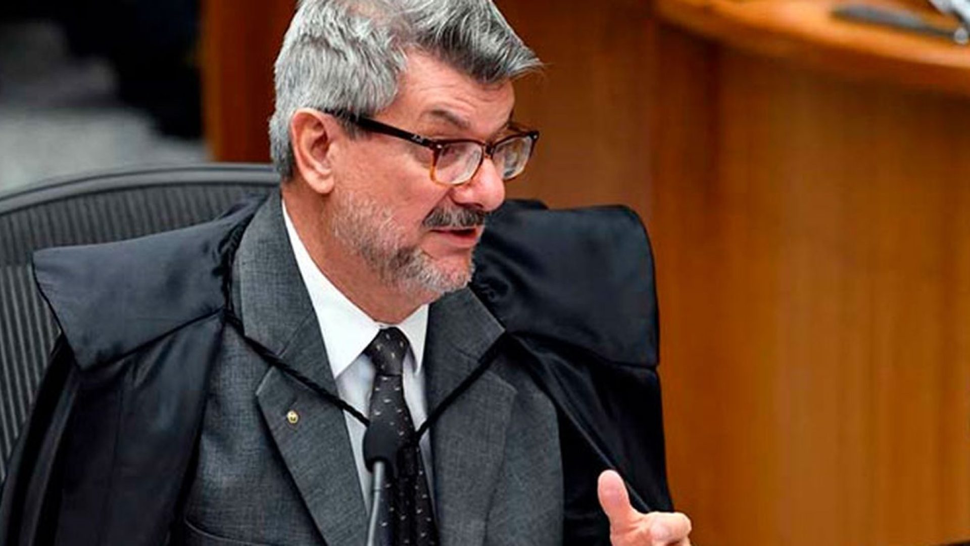 AGU pede ao STF perda do cargo de ministro acusado de assédio