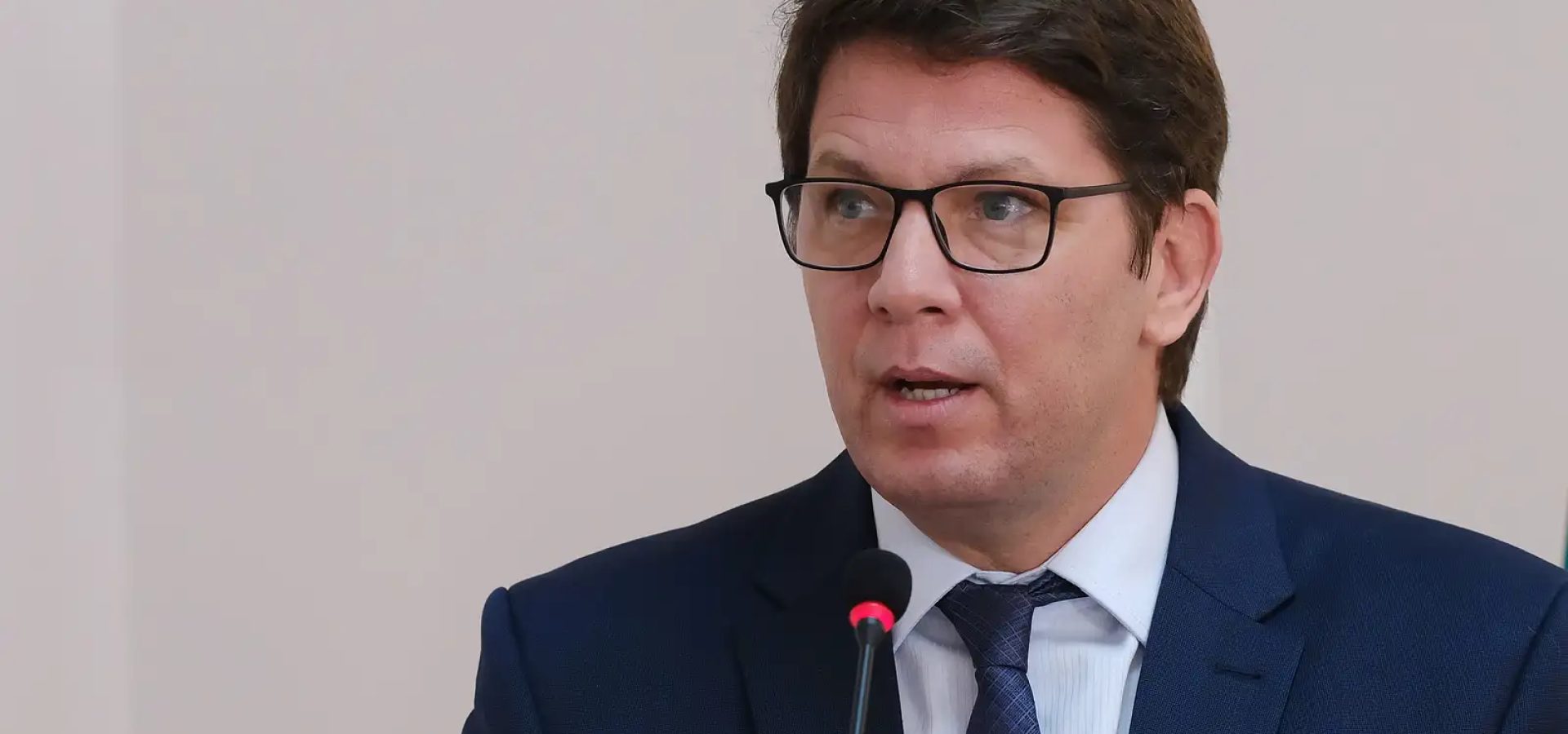 Dino aponta indícios de liderança de Mário Frias em desvio de emendas