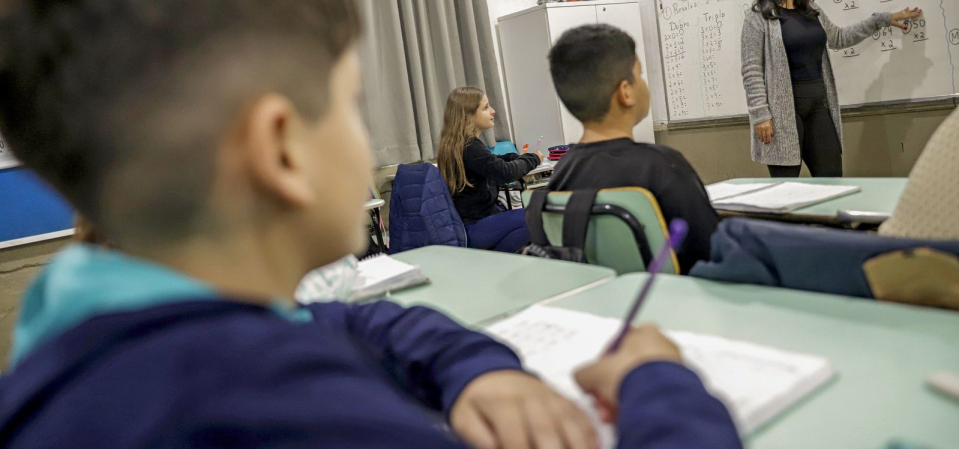 CNTE comemora reajuste do piso do magistério; prefeitos contestam