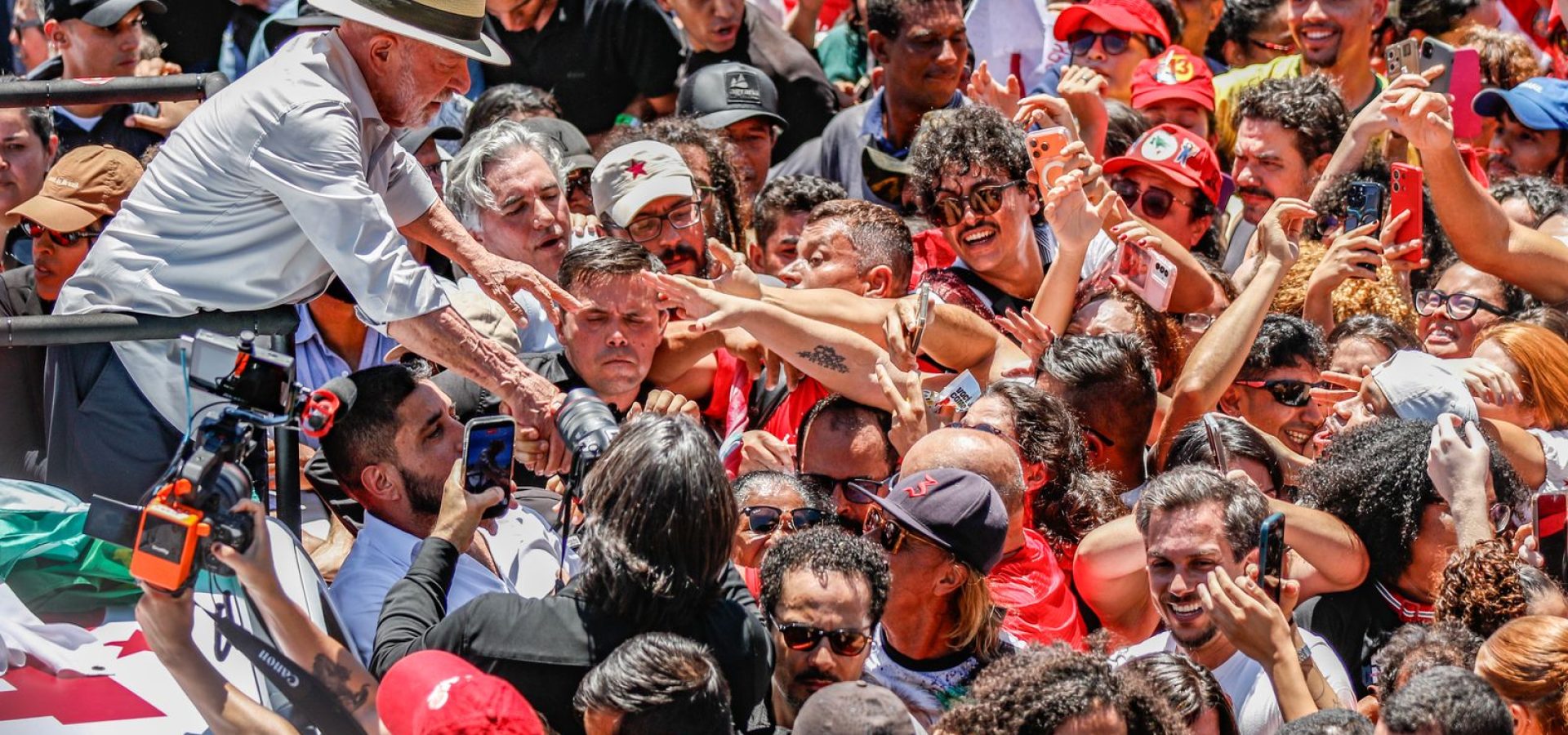 Lula afirma que PT entrará na Justiça contra suspensão de canal