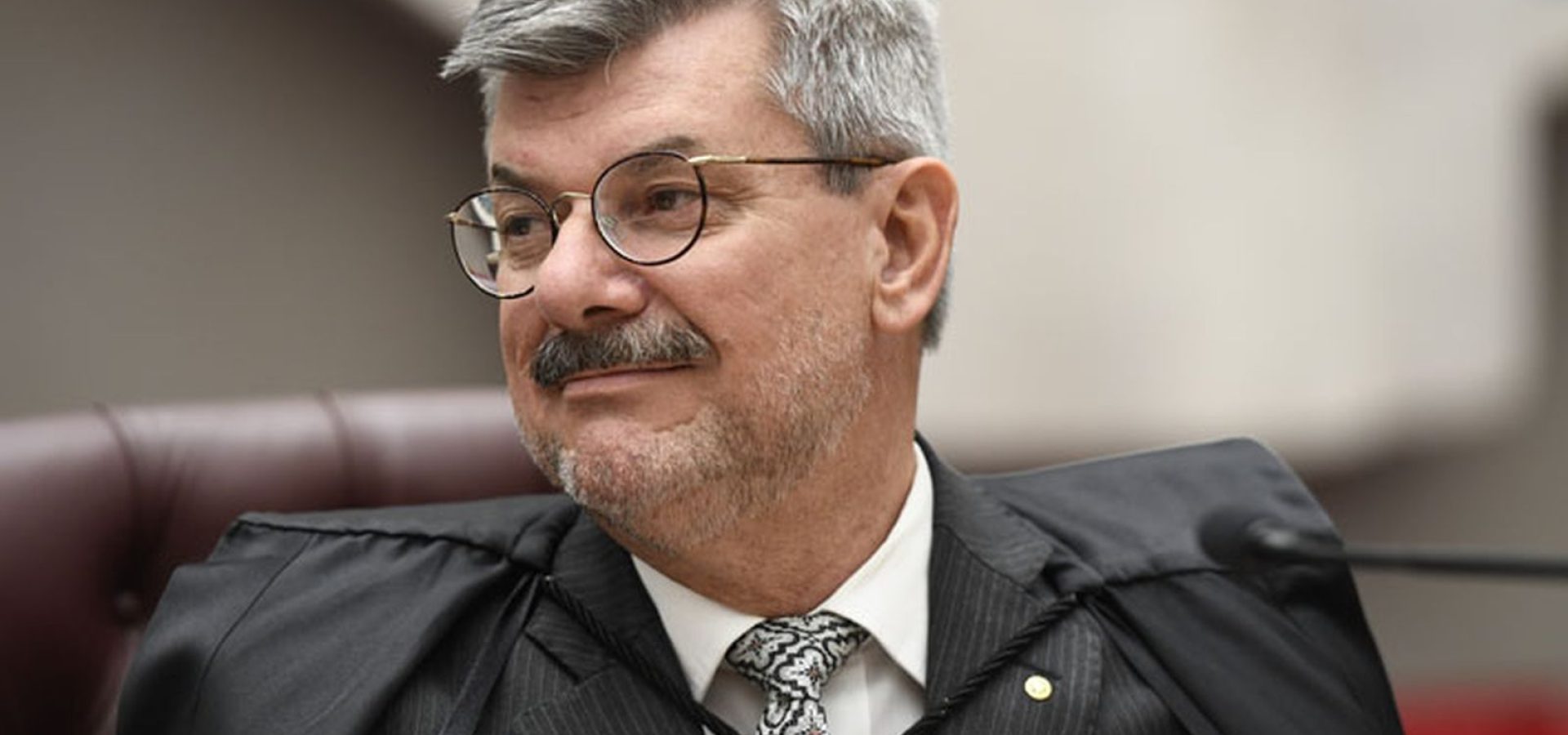 Ministro do STJ nega importunação sexual e pede licença de 90 dias