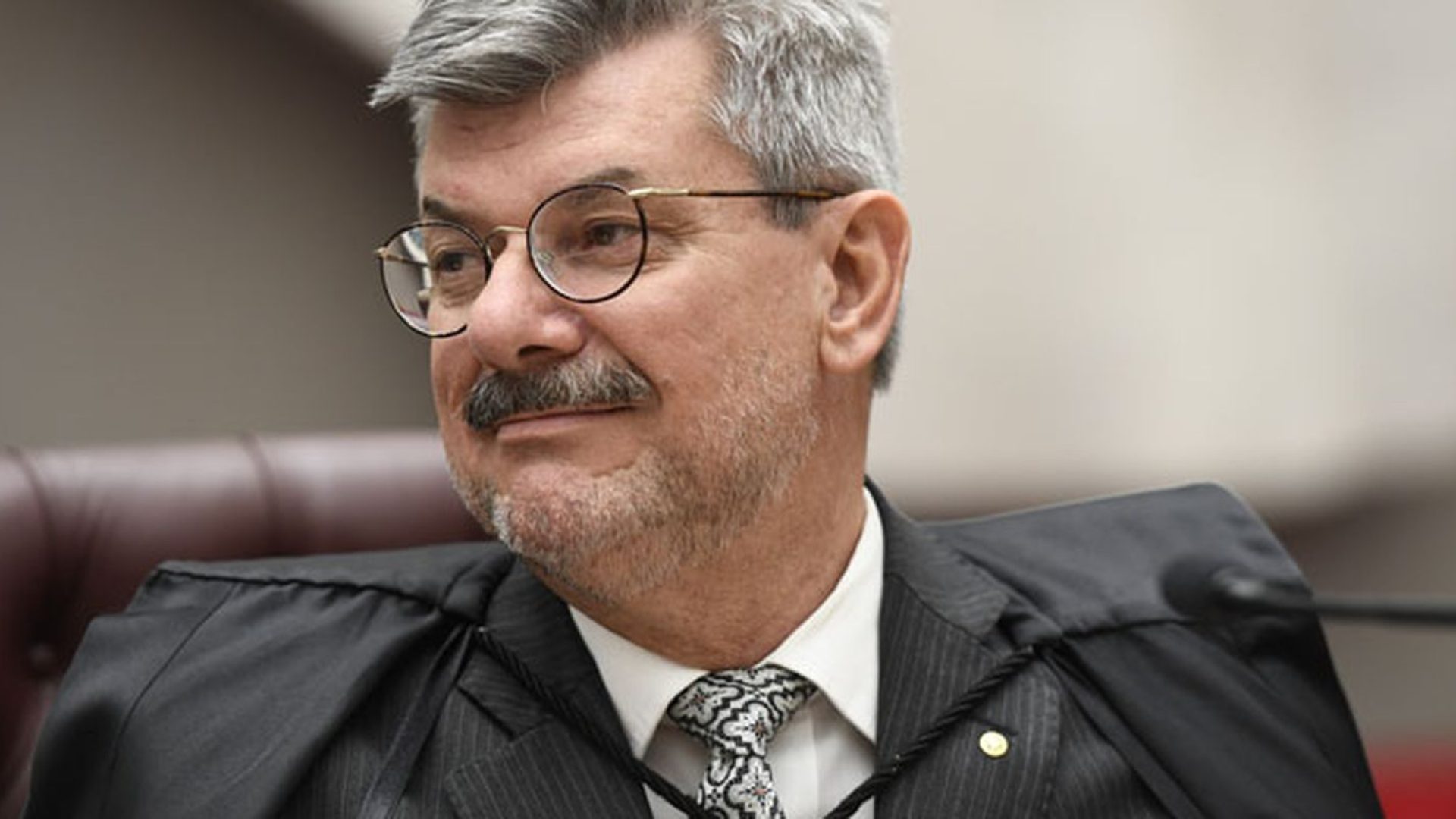 Ministro do STJ nega importunação sexual e pede licença de 90 dias