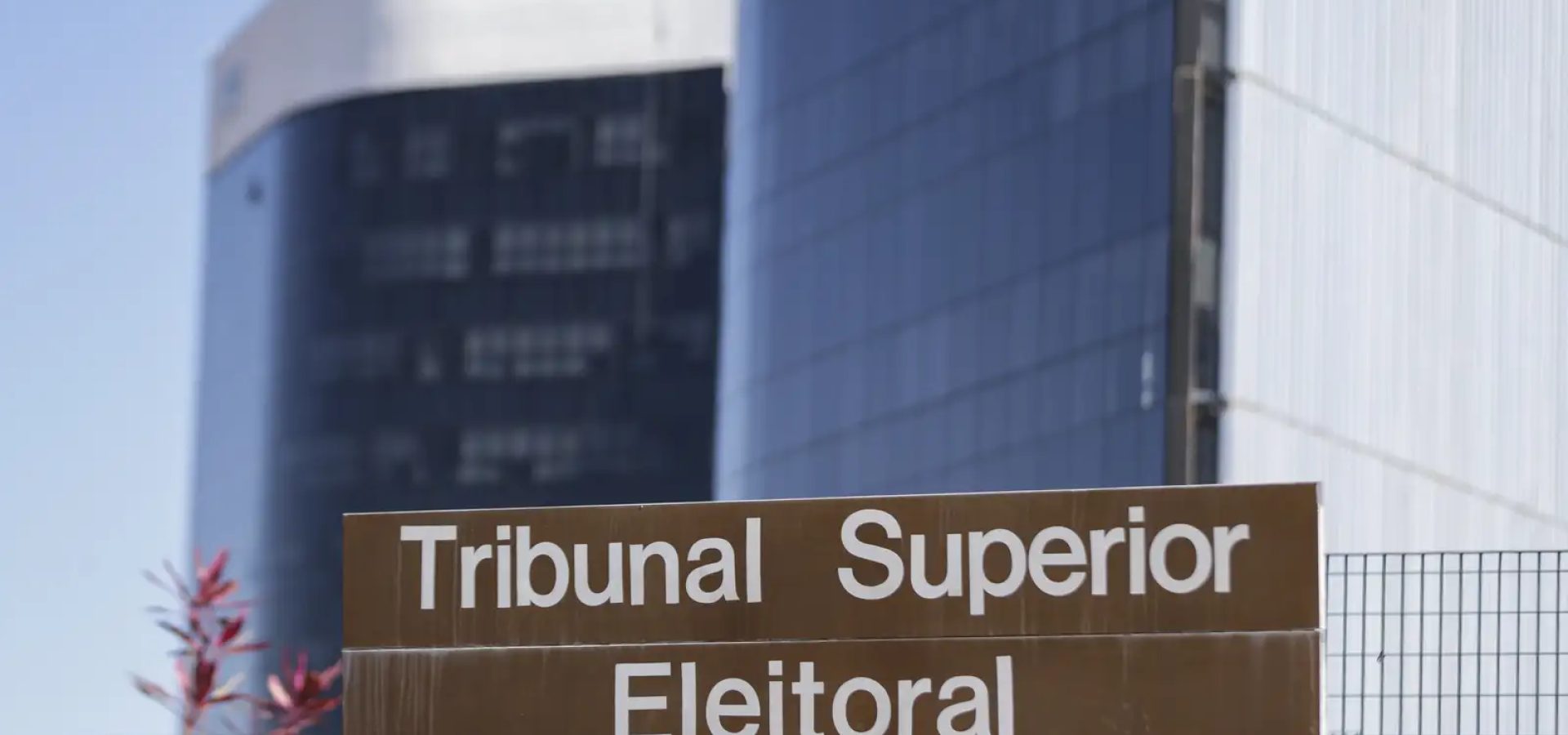 TSE barra anúncios de Lula acusando Flávio de ser contra escala 6x1