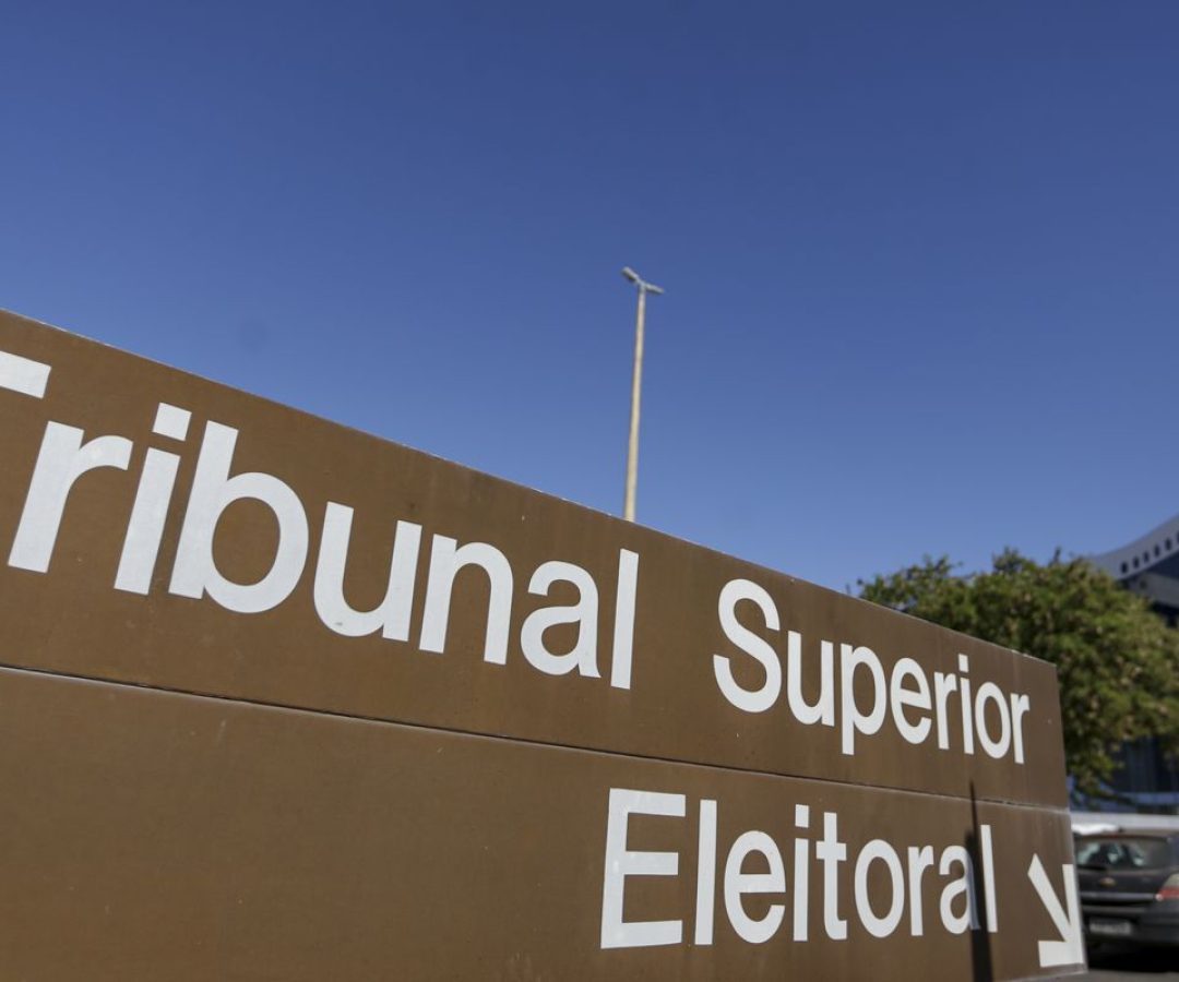 TSE retoma julgamento que pode cassar governador de Roraima