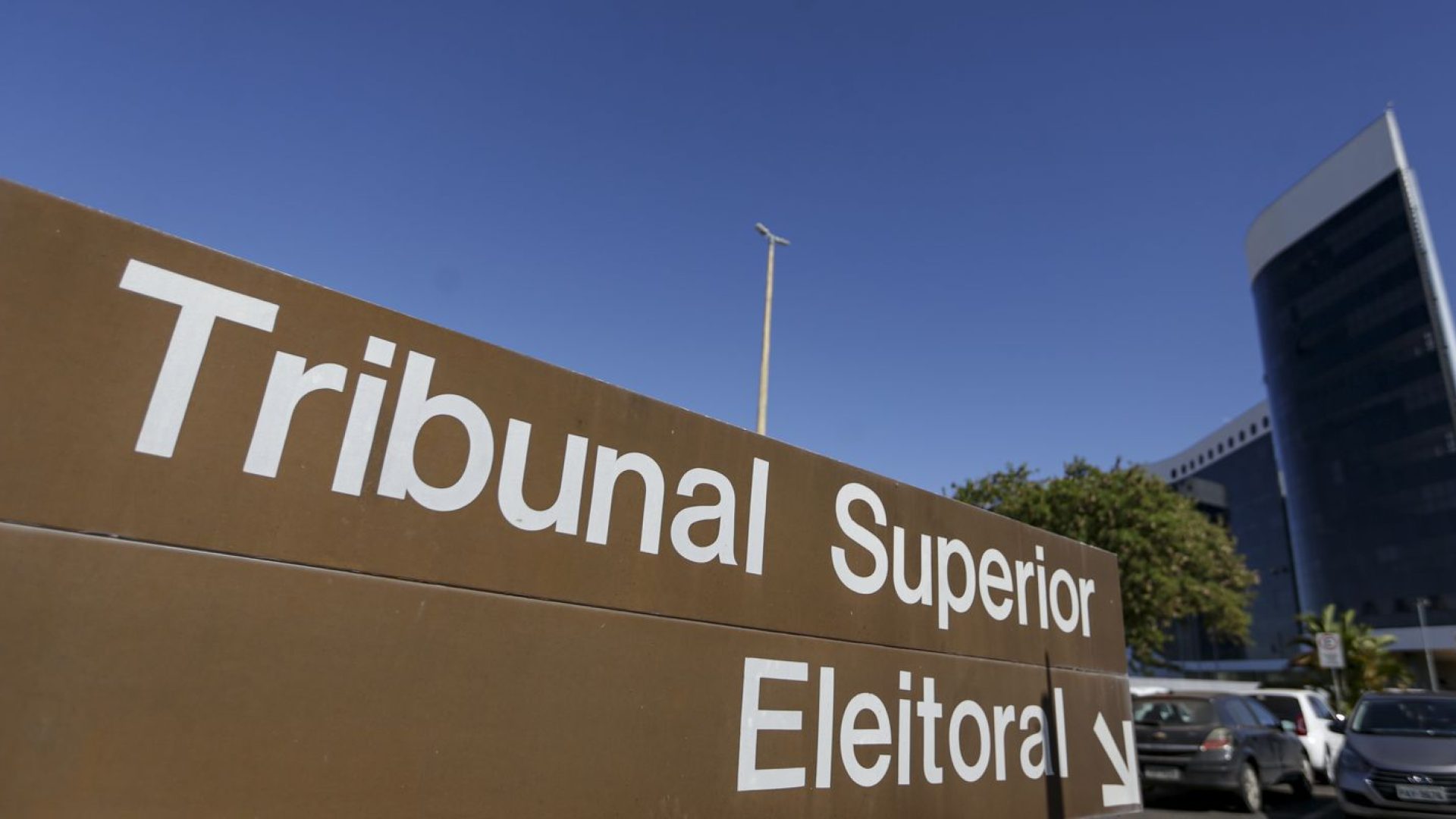 TSE retoma julgamento que pode cassar governador de Roraima