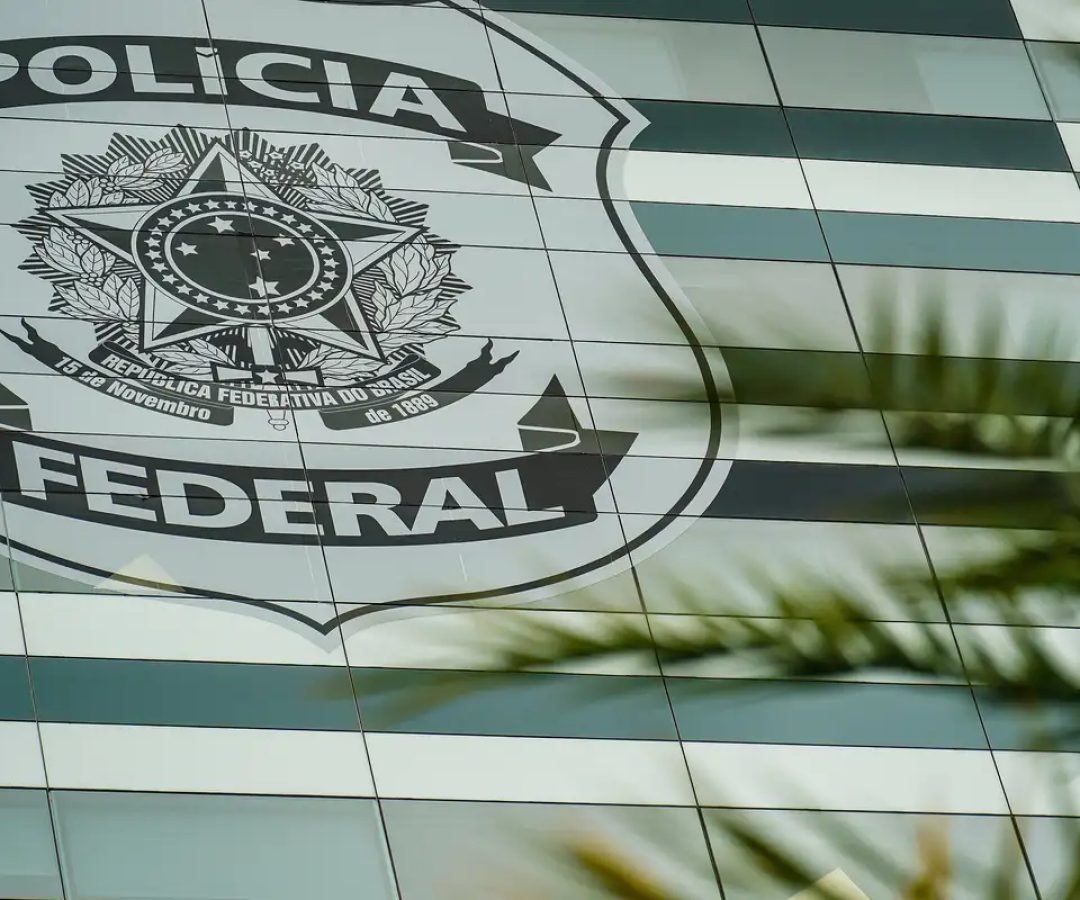 Em manifestação escrita, Flávio Bolsonaro nega ter caluniado Lula
