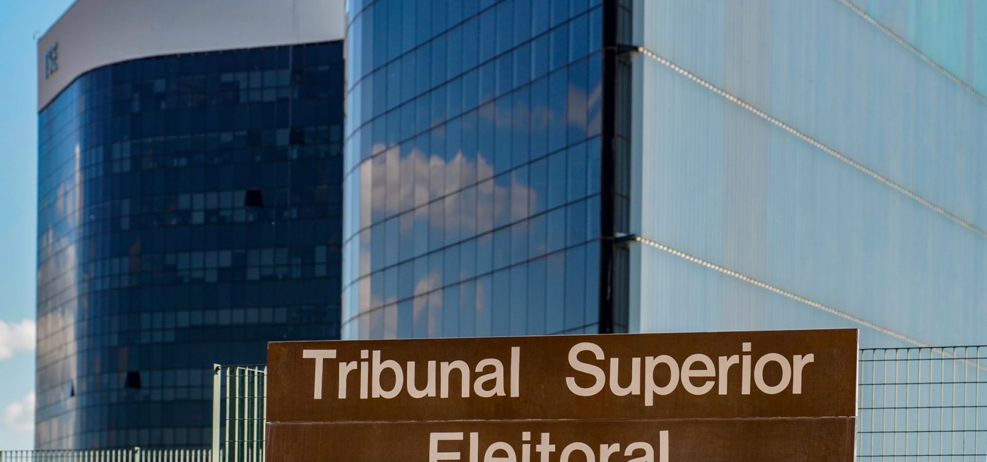 Eleições: TSE assina acordo com big techs para combater desinformação