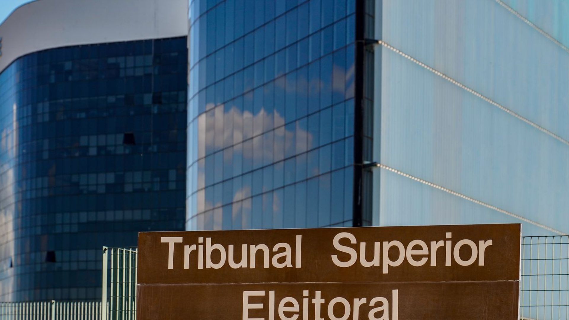Eleições: TSE assina acordo com big techs para combater desinformação