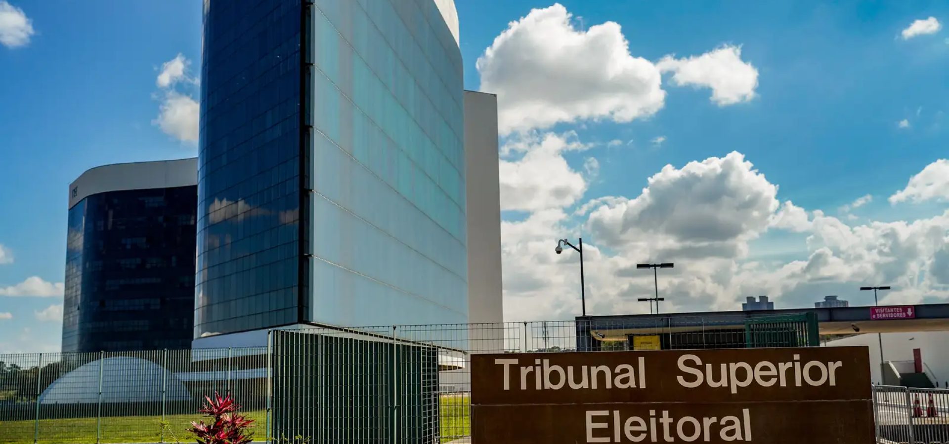 TSE se reúne nesta quinta em busca de consenso sobre IA nas eleições
