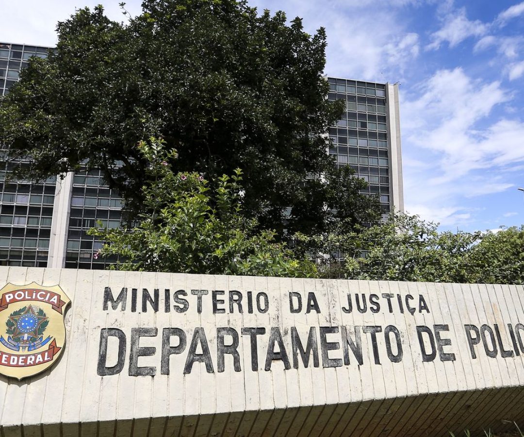 PF mira empresário suspeito de intimidar jornalistas no caso Master
