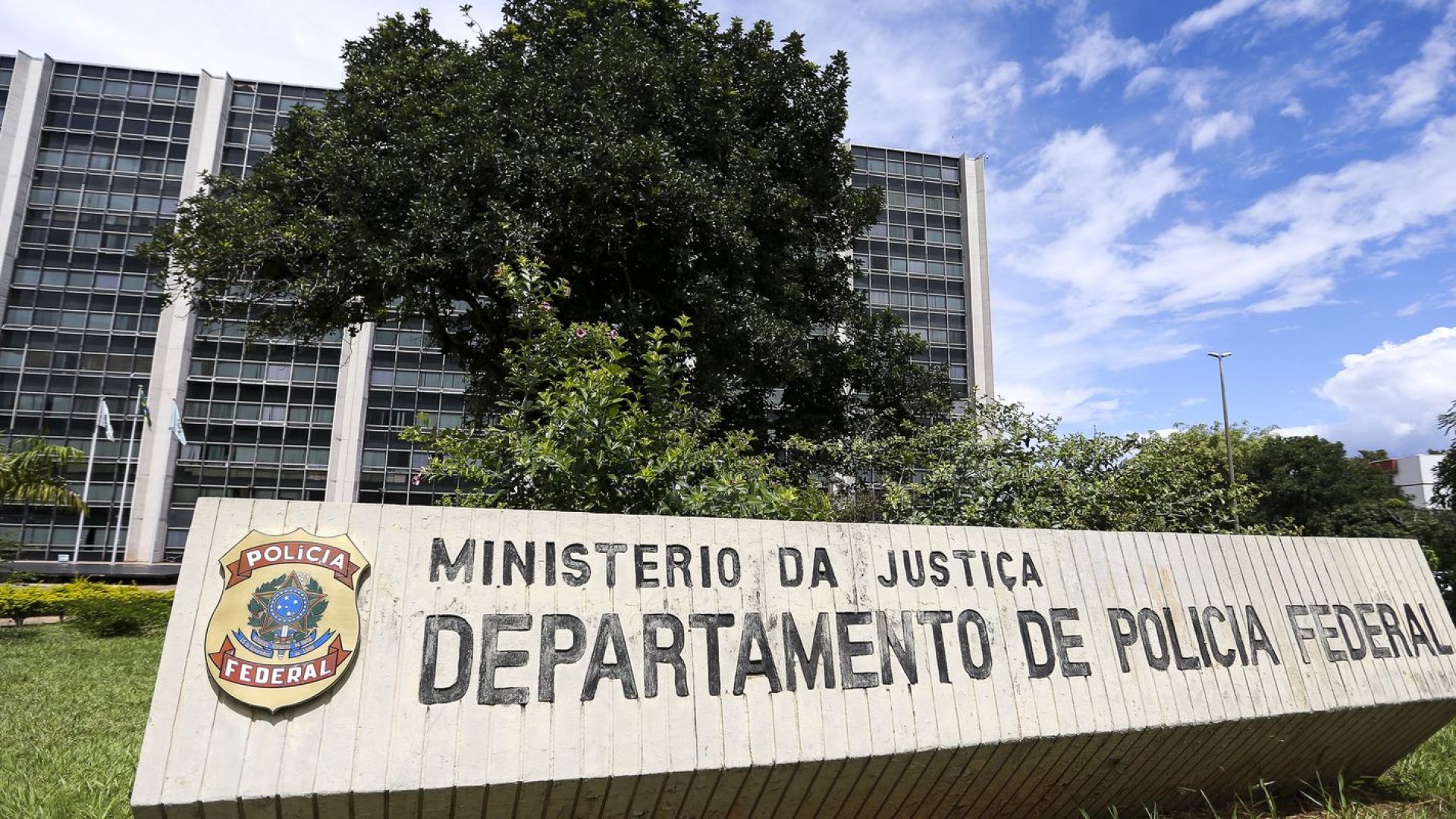 PF mira empresário suspeito de intimidar jornalistas no caso Master