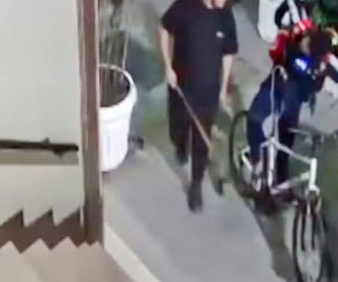 Seguranças de rua são presos por agredir ciclista até a morte no Rio