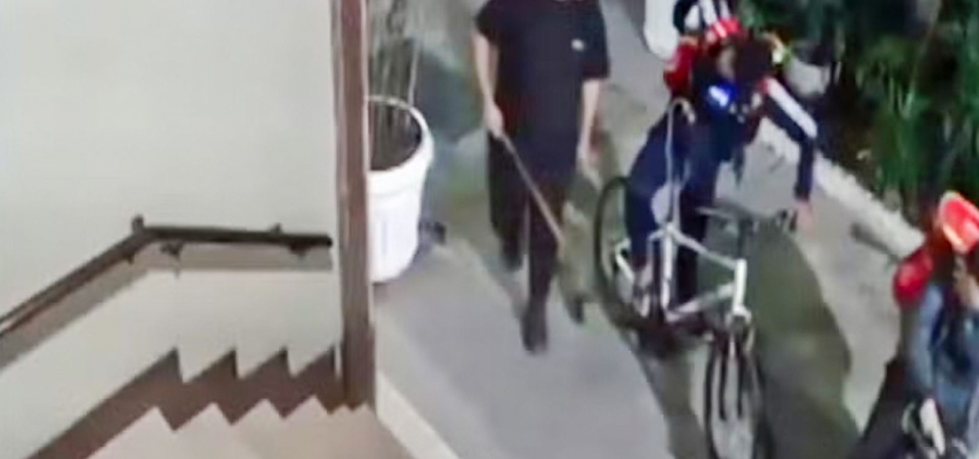 Seguranças de rua são presos por agredir ciclista até a morte no Rio