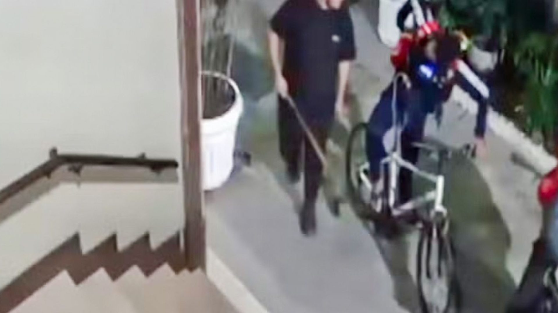 Seguranças de rua são presos por agredir ciclista até a morte no Rio
