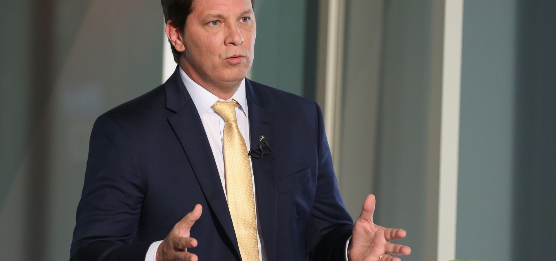 STF não consegue notificar Mário Frias sobre filme de Bolsonaro