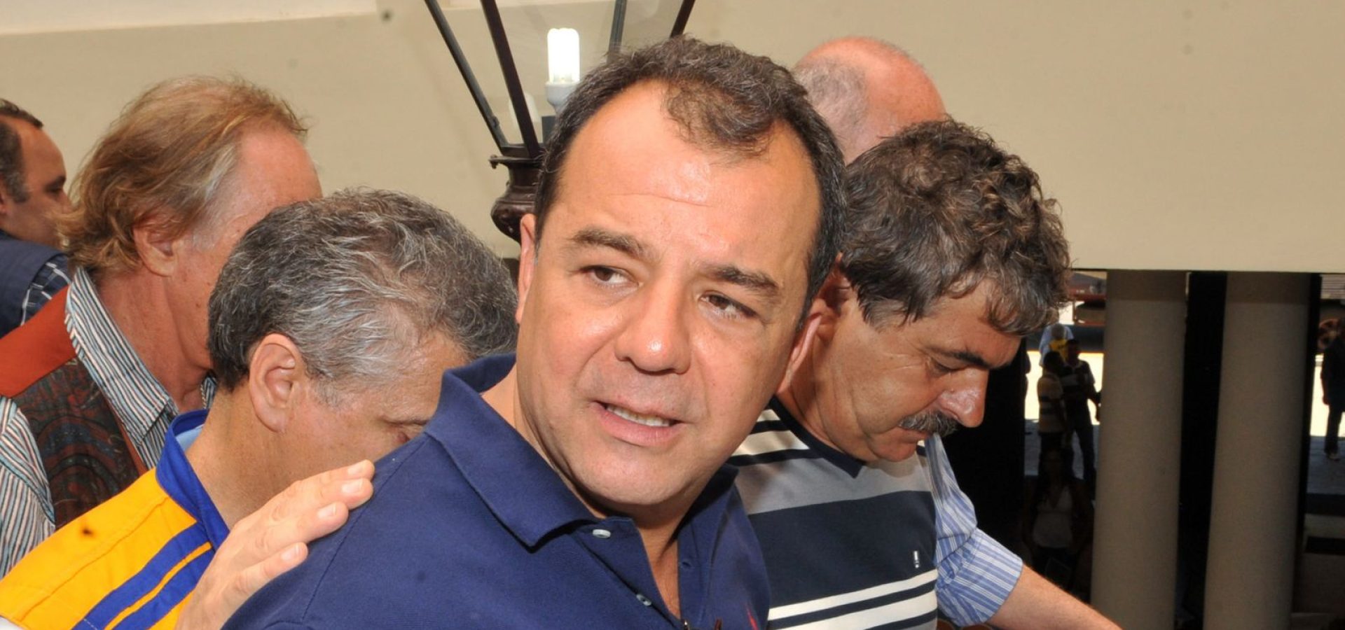 Cabral é condenado por esquema de regalias durante prisão no Rio