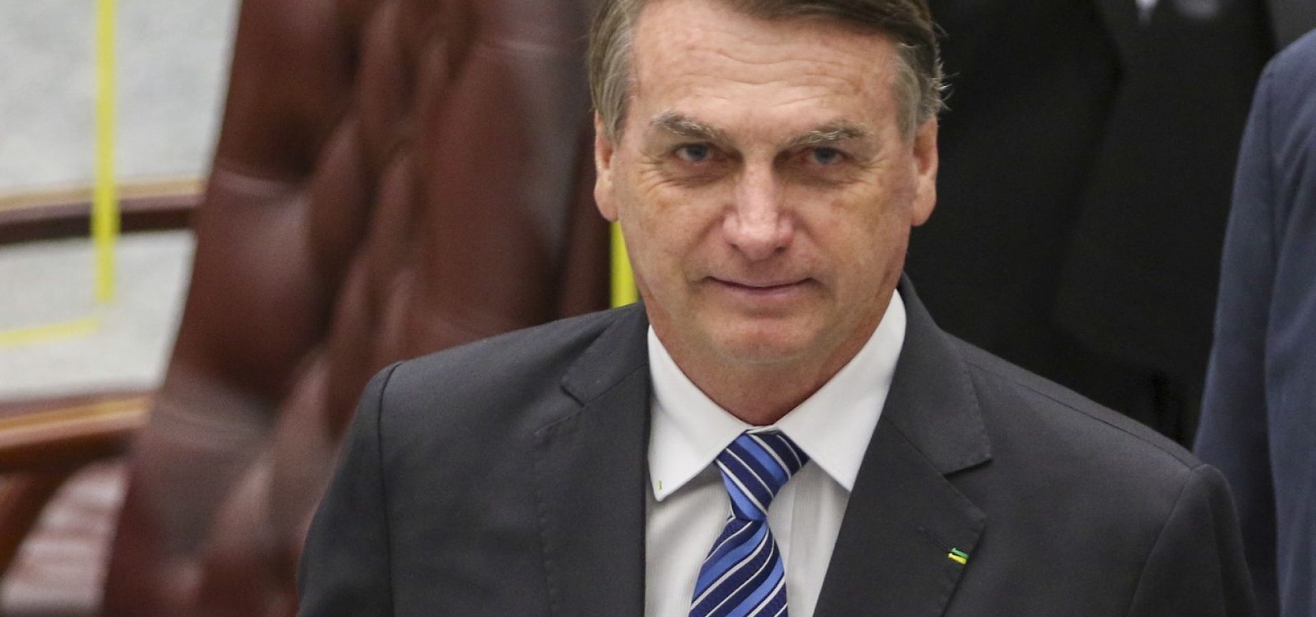 Alexandre de Moraes decide manter Bolsonaro em prisão domiciliar