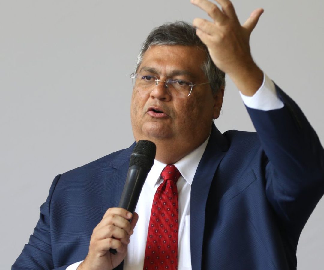 Dino bloqueia R$ 119 milhões de Valdemar por suspeitas em emendas