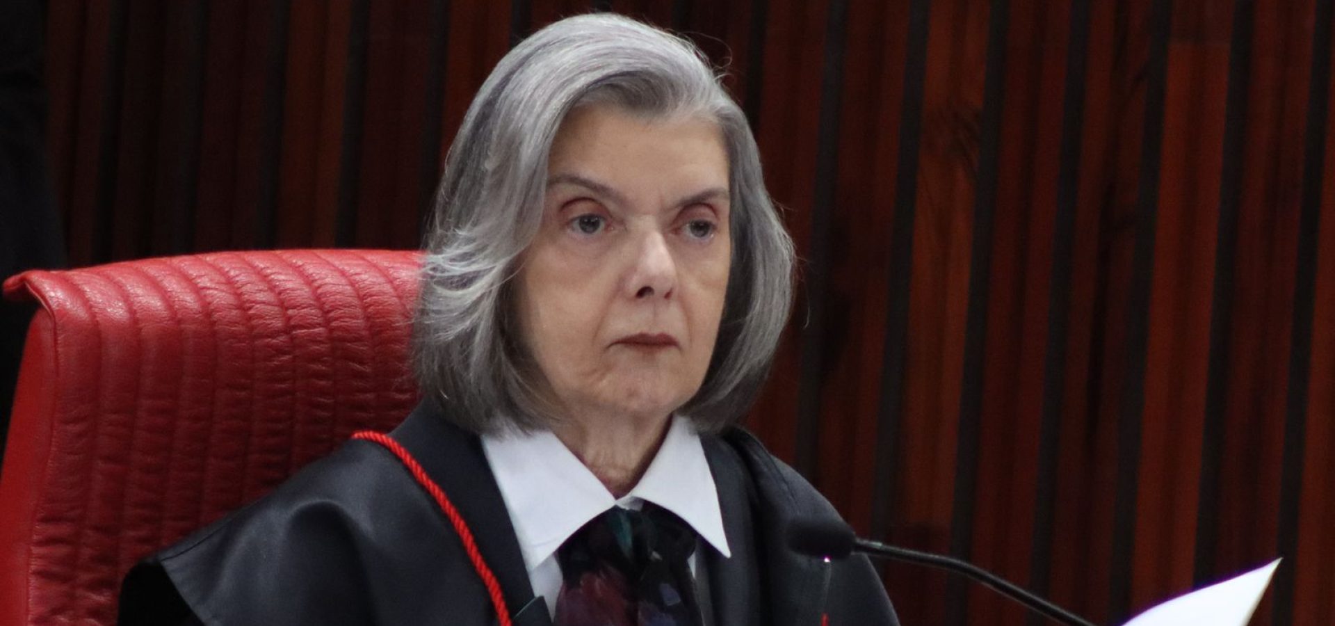 Cármen Lúcia critica falta de espaços de poder para mulheres