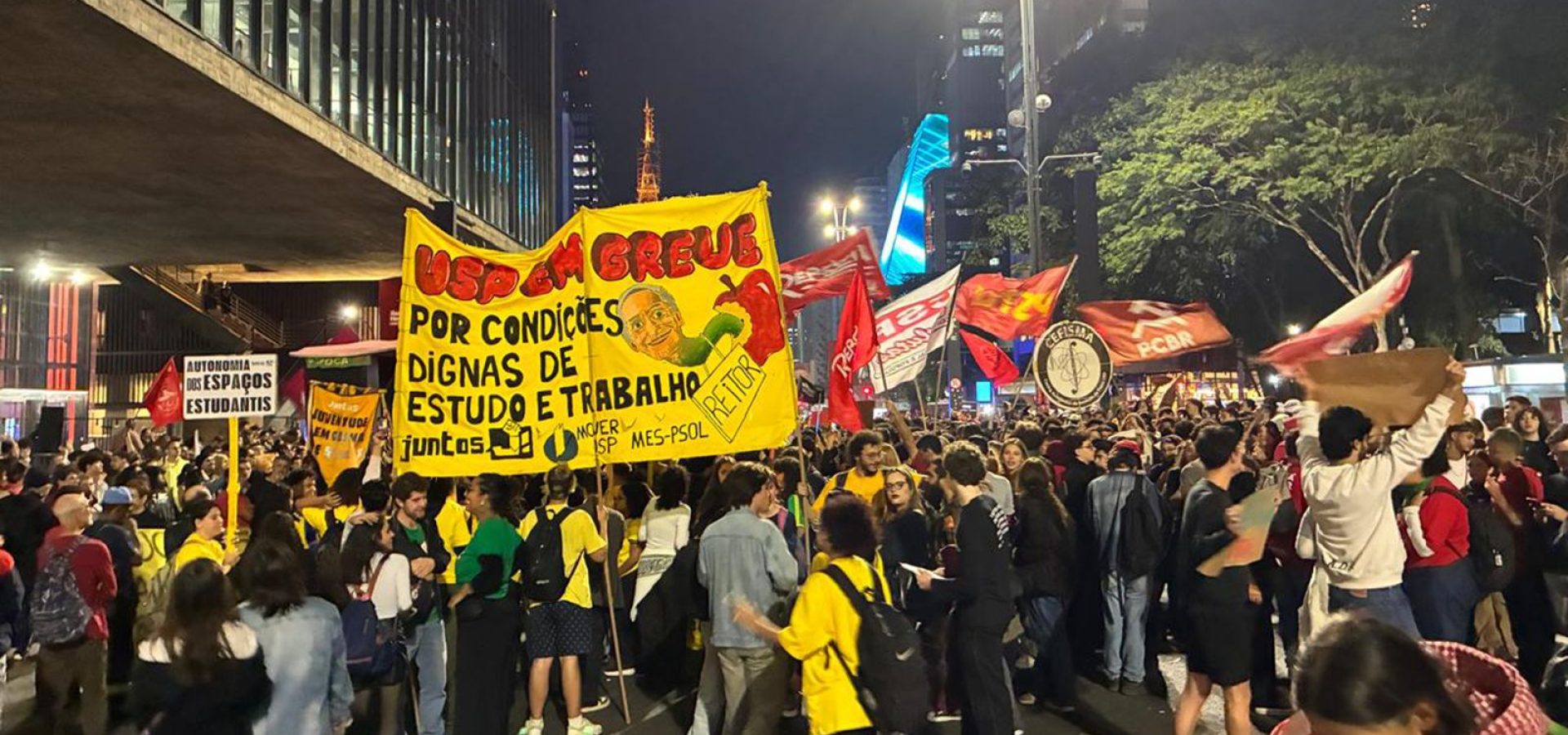 Ato de alunos da USP cobra diálogo com reitoria